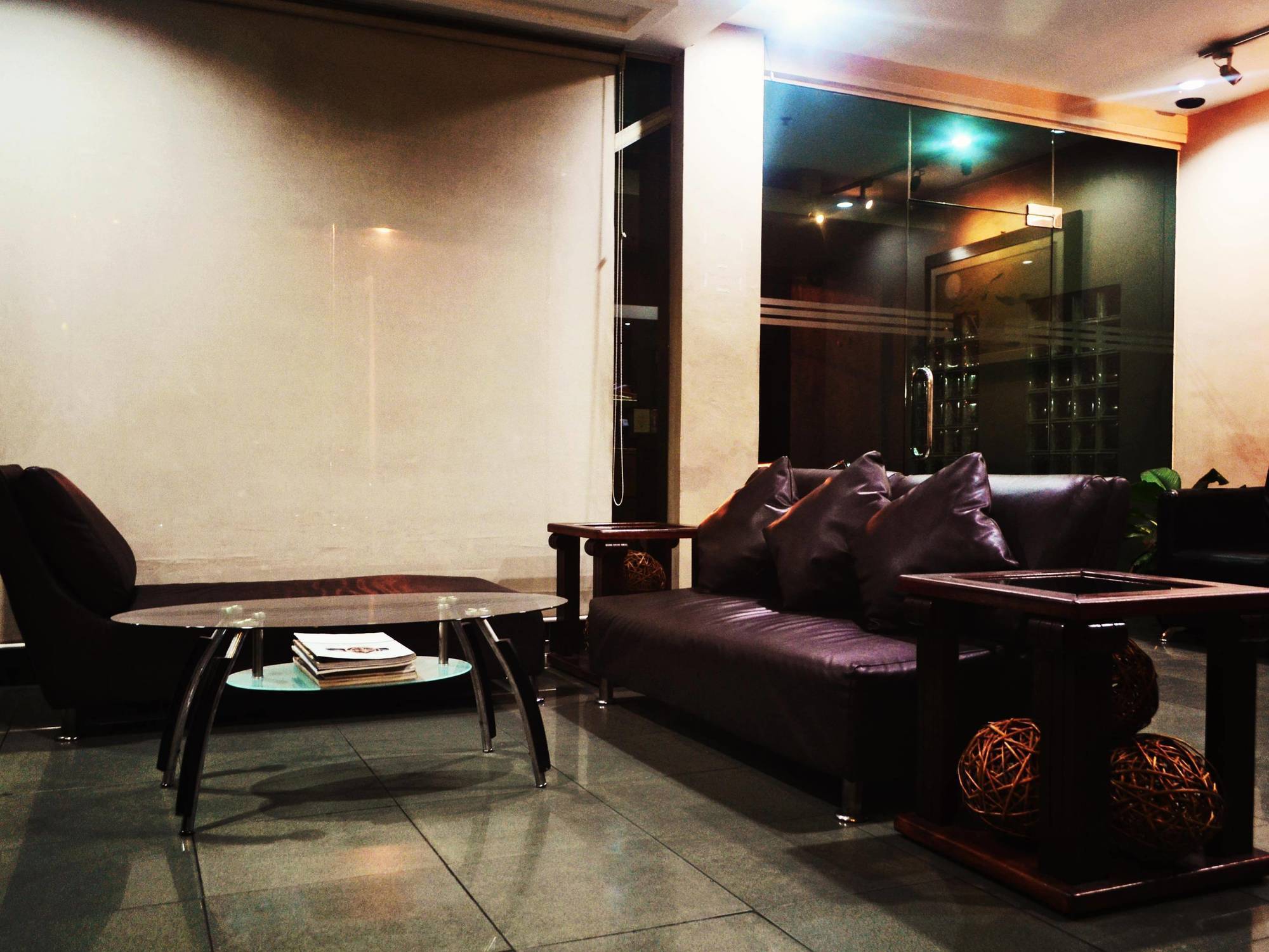 Vive Hotel San Pedro Makati Exterior foto