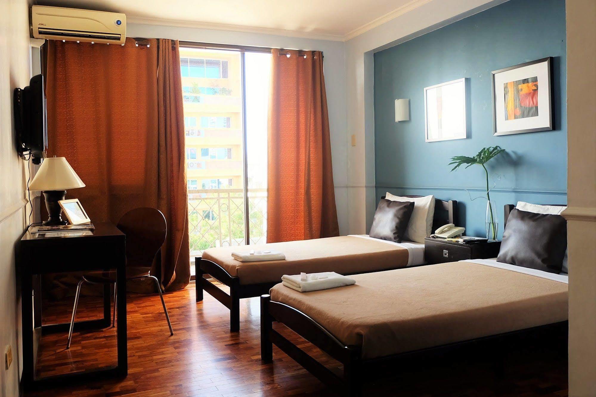 Vive Hotel San Pedro Makati Exterior foto