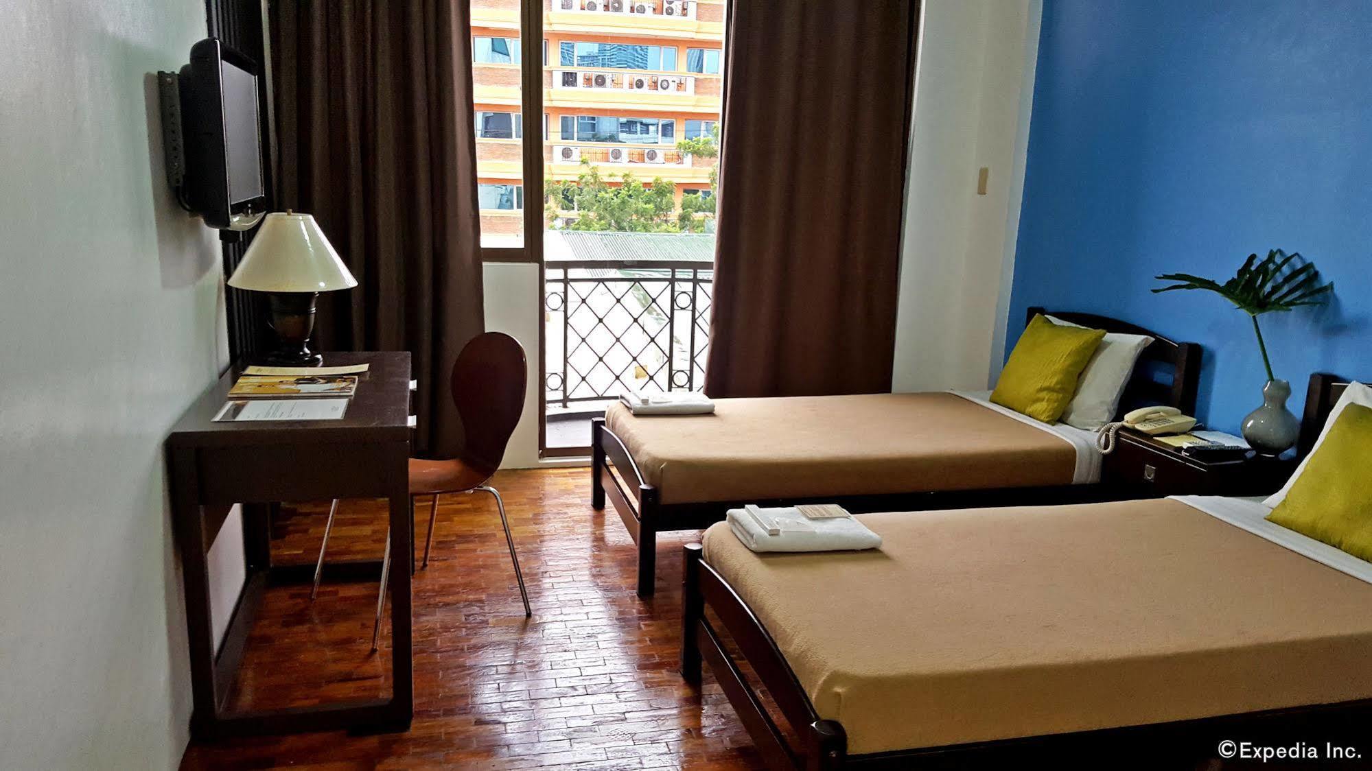 Vive Hotel San Pedro Makati Exterior foto